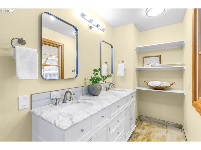 1929 Ne ADAMS St, Camas, WA 98607