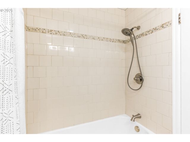 1929 Ne ADAMS St, Camas, WA 98607