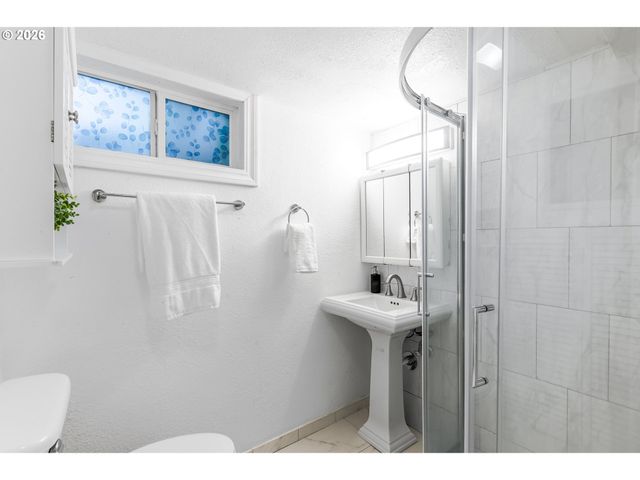 1929 Ne ADAMS St, Camas, WA 98607