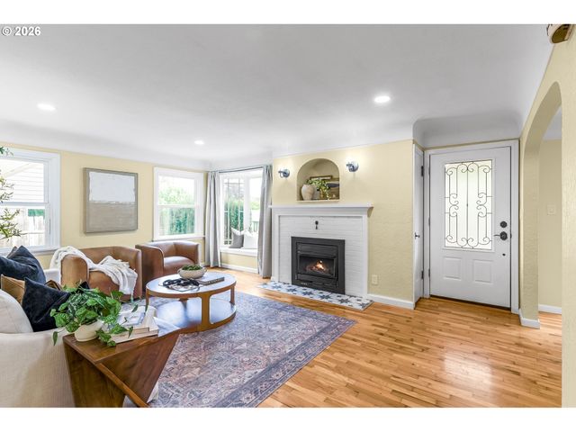 1929 Ne ADAMS St, Camas, WA 98607