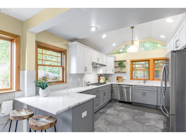1929 Ne ADAMS St, Camas, WA 98607