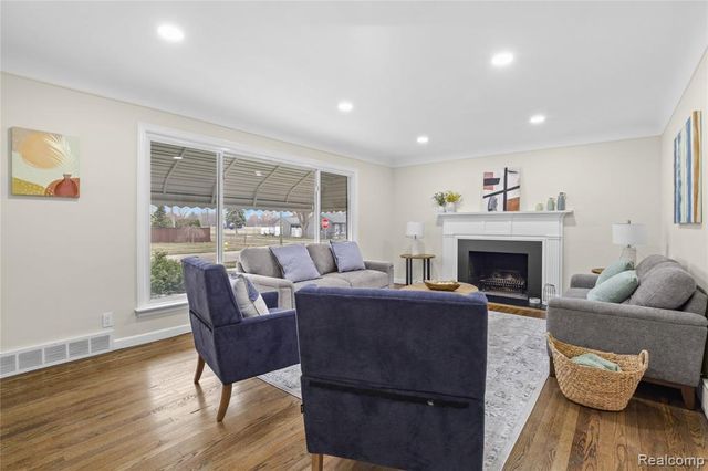 23592 Buckingham Street, Clinton Township, MI 48036