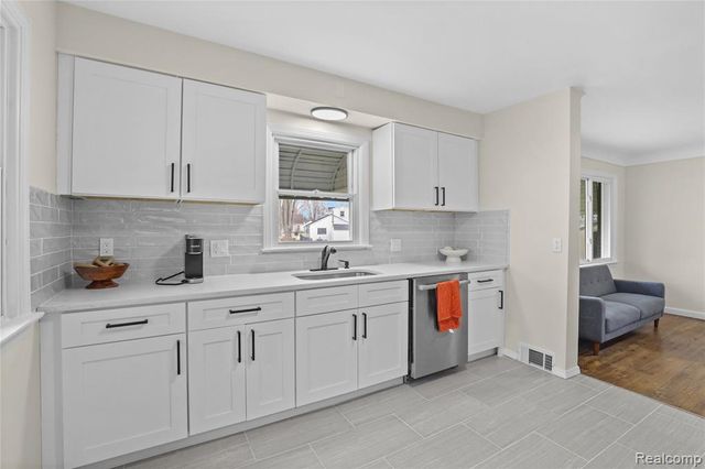 23592 Buckingham Street, Clinton Township, MI 48036