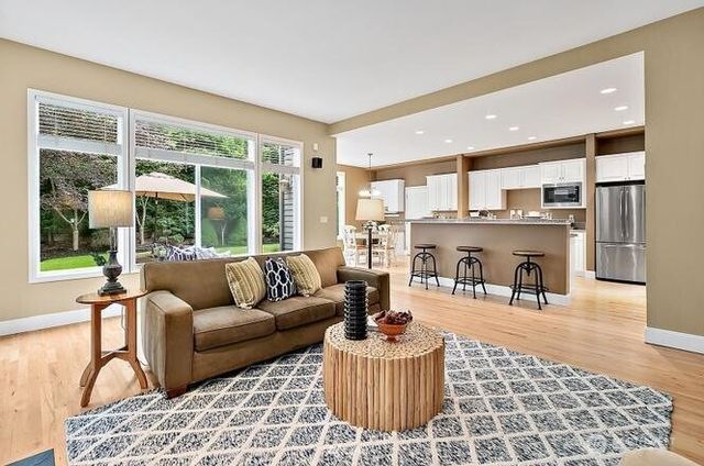 24504 SE 3rd Court, Sammamish, WA 98074