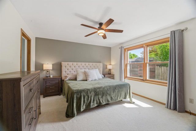 1917 E GLENDALE AVENUE, Appleton, WI 54911