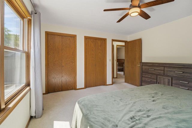 1917 E GLENDALE AVENUE, Appleton, WI 54911