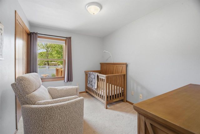 1917 E GLENDALE AVENUE, Appleton, WI 54911