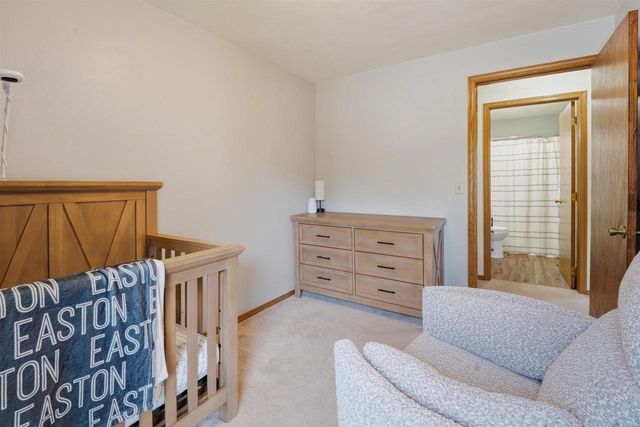 1917 E GLENDALE AVENUE, Appleton, WI 54911
