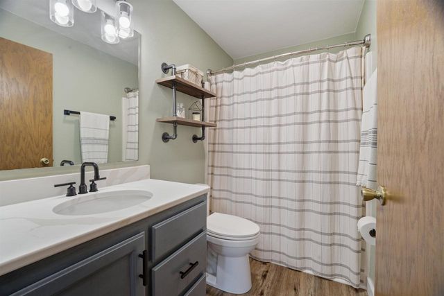 1917 E GLENDALE AVENUE, Appleton, WI 54911