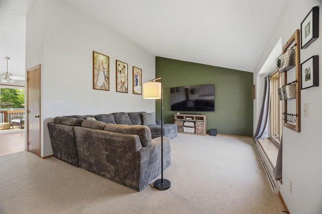 1917 E GLENDALE AVENUE, Appleton, WI 54911