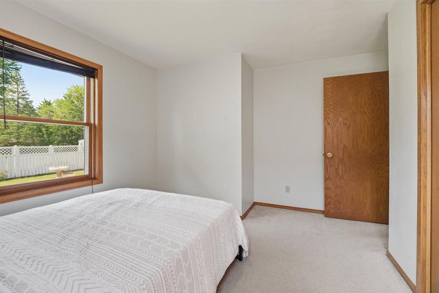 1917 E GLENDALE AVENUE, Appleton, WI 54911
