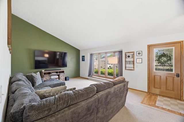 1917 E GLENDALE AVENUE, Appleton, WI 54911