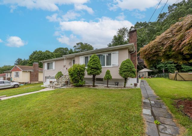 87 Kaynor Drive, Waterbury, CT 06708