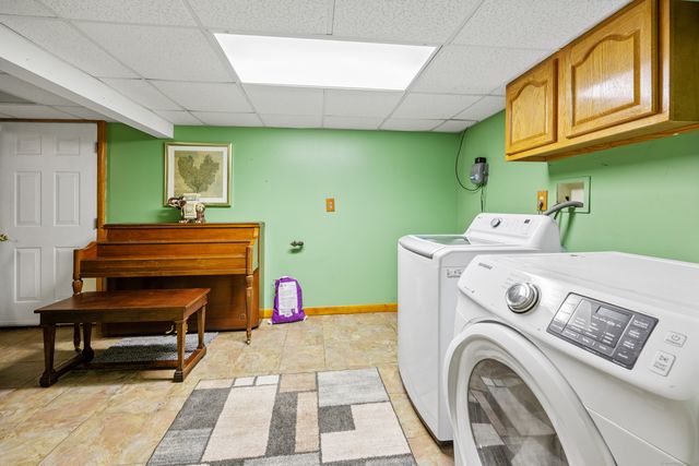 87 Kaynor Drive, Waterbury, CT 06708