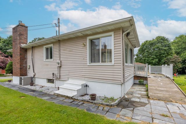 87 Kaynor Drive, Waterbury, CT 06708
