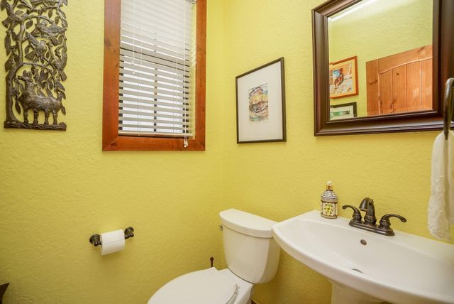 1801 W 24th Street B, Houston, TX 77008