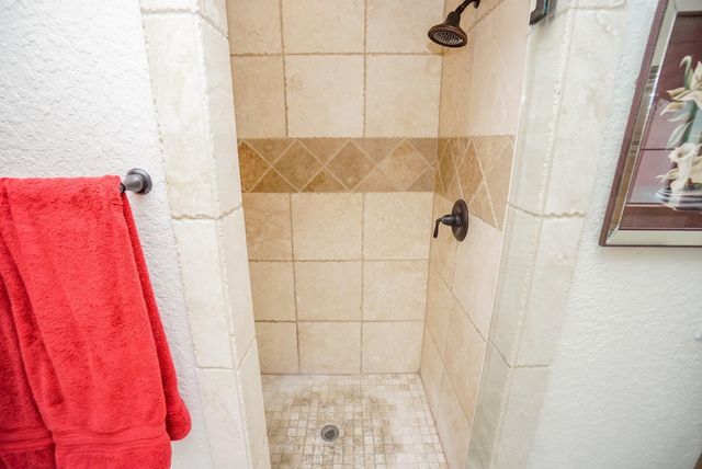 1801 W 24th Street B, Houston, TX 77008