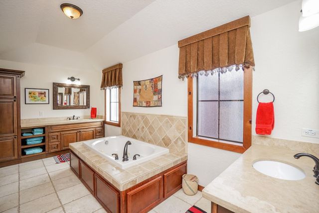 1801 W 24th Street B, Houston, TX 77008