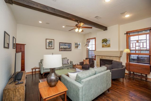 1801 W 24th Street B, Houston, TX 77008