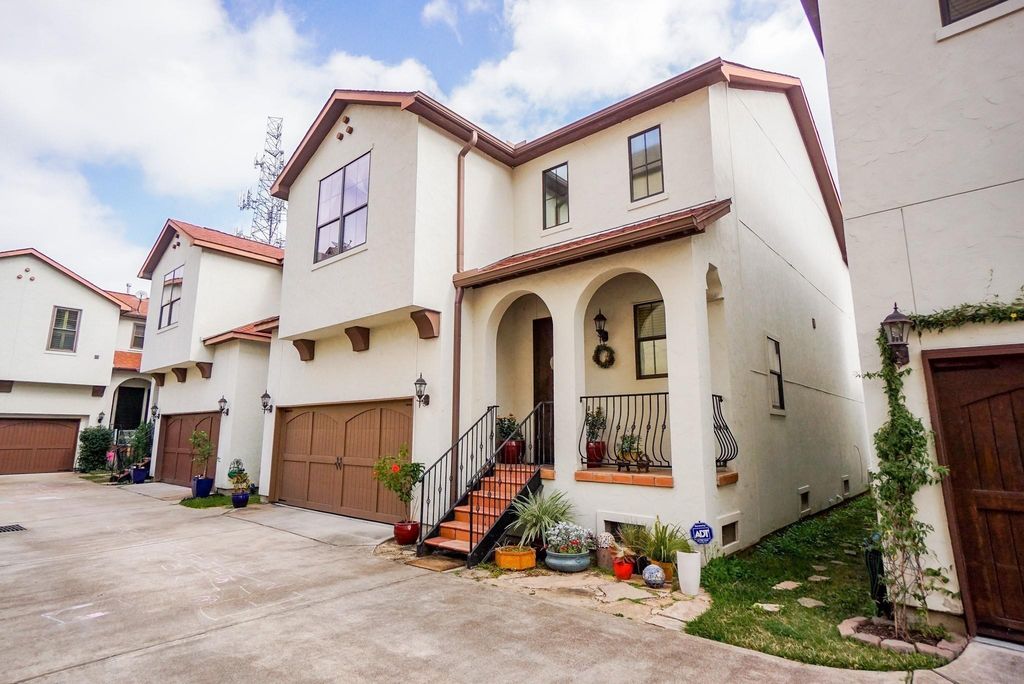 1801 W 24th Street B, Houston, TX 77008