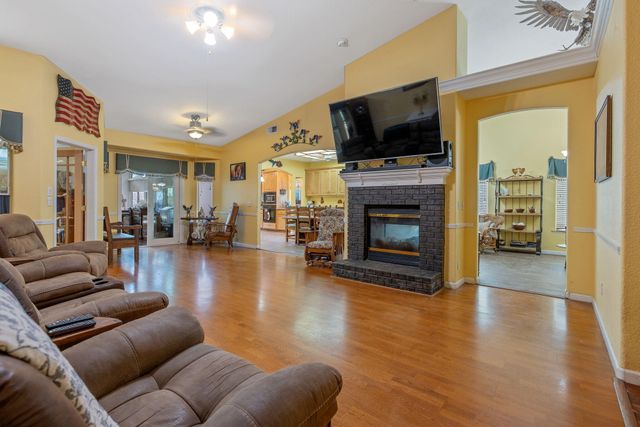 5045 W Modoc Avenue, Visalia, CA 93291