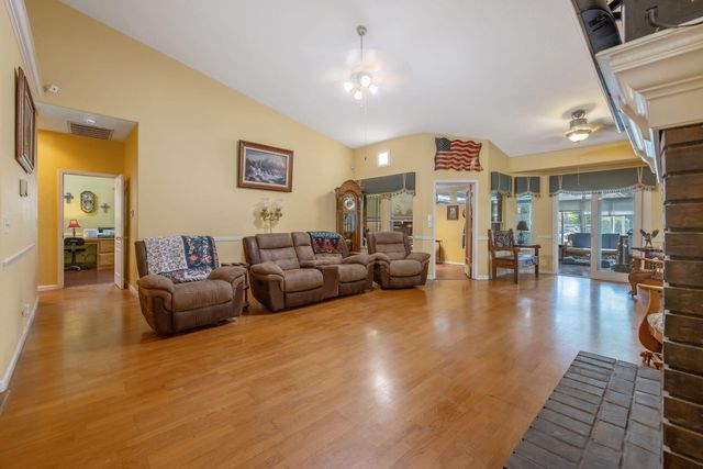 5045 W Modoc Avenue, Visalia, CA 93291