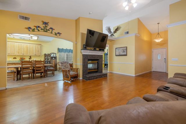 5045 W Modoc Avenue, Visalia, CA 93291