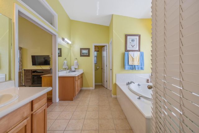 5045 W Modoc Avenue, Visalia, CA 93291