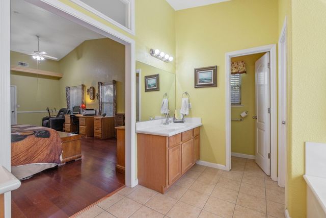 5045 W Modoc Avenue, Visalia, CA 93291