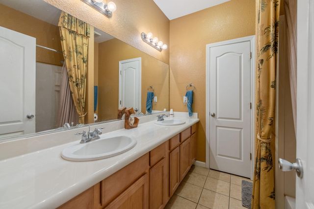 5045 W Modoc Avenue, Visalia, CA 93291