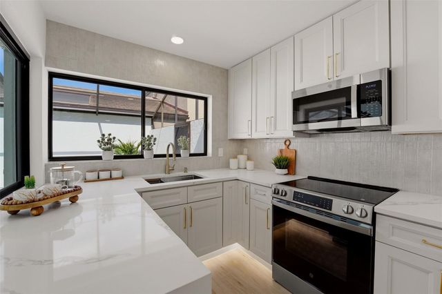 3692 GLEN OAKS MANOR DRIVE, Sarasota, FL 34232