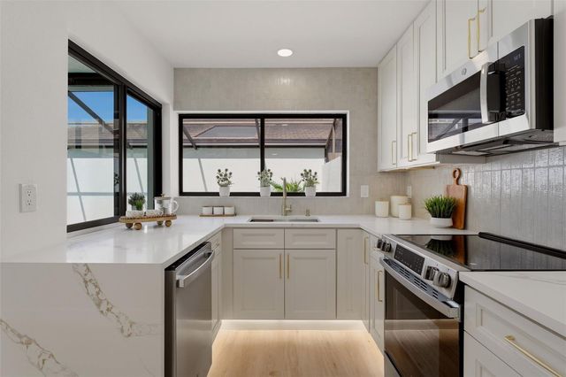 3692 GLEN OAKS MANOR DRIVE, Sarasota, FL 34232