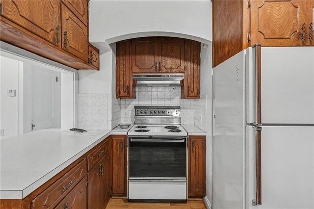 8115 Shawnee Drive, Overland Park, KS 66212