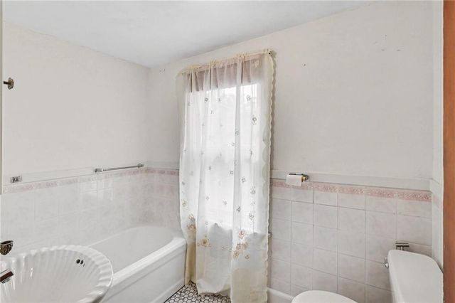 8115 Shawnee Drive, Overland Park, KS 66212