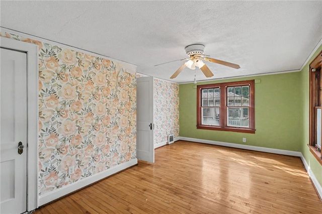 8115 Shawnee Drive, Overland Park, KS 66212