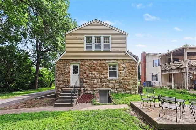 8115 Shawnee Drive, Overland Park, KS 66212