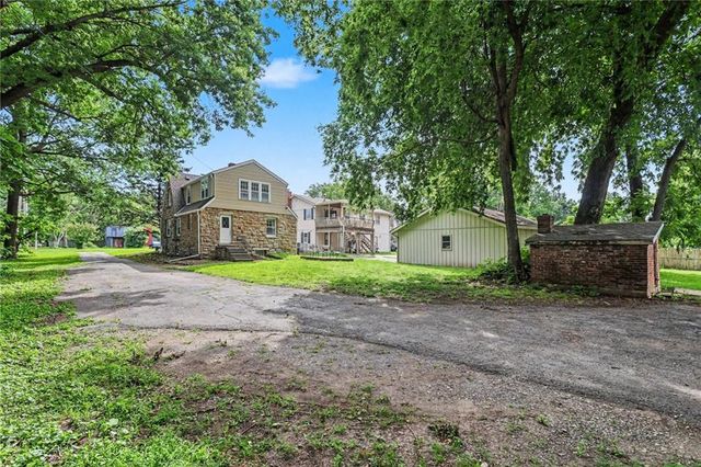 8115 Shawnee Drive, Overland Park, KS 66212