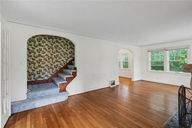 8115 Shawnee Drive, Overland Park, KS 66212