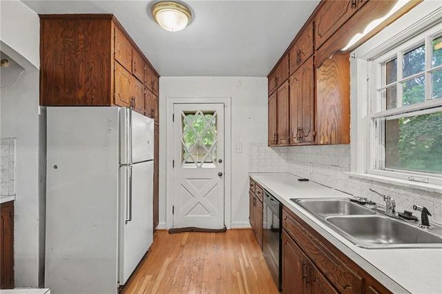 8115 Shawnee Drive, Overland Park, KS 66212