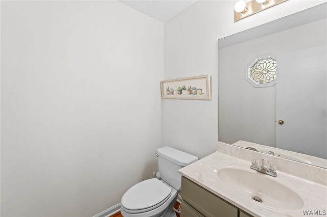 1700 Dauphine, Tuscaloosa, AL 35406