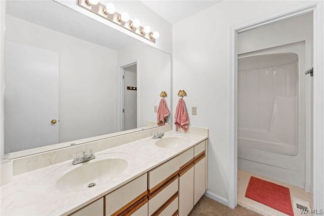 1700 Dauphine, Tuscaloosa, AL 35406