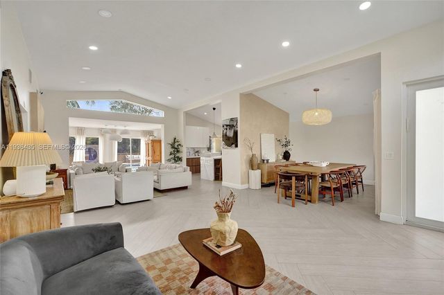 2570 NE 201st St, Miami, FL 33180