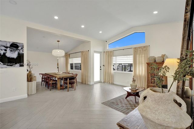 2570 NE 201st St, Miami, FL 33180