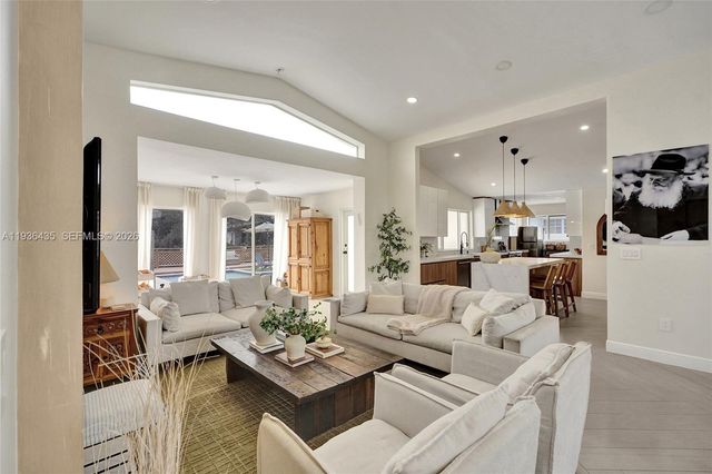 2570 NE 201st St, Miami, FL 33180