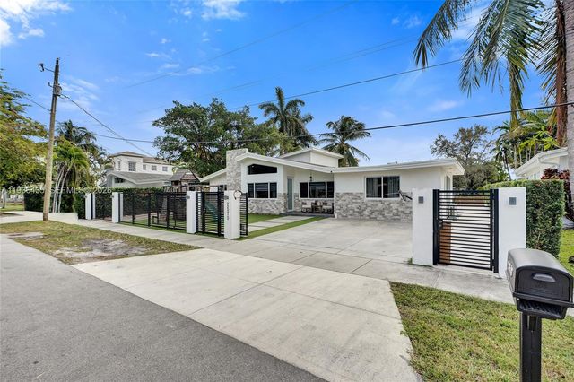2570 NE 201st St, Miami, FL 33180