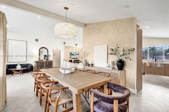 2570 NE 201st St, Miami, FL 33180