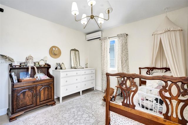 2570 NE 201st St, Miami, FL 33180