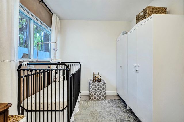 2570 NE 201st St, Miami, FL 33180