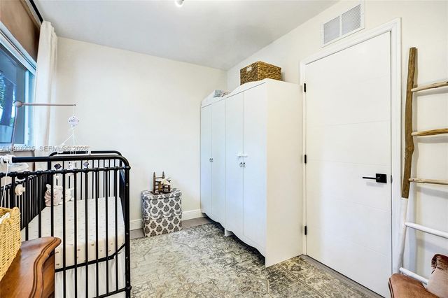 2570 NE 201st St, Miami, FL 33180