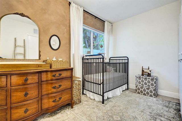 2570 NE 201st St, Miami, FL 33180